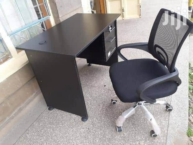 Black mesh office chair